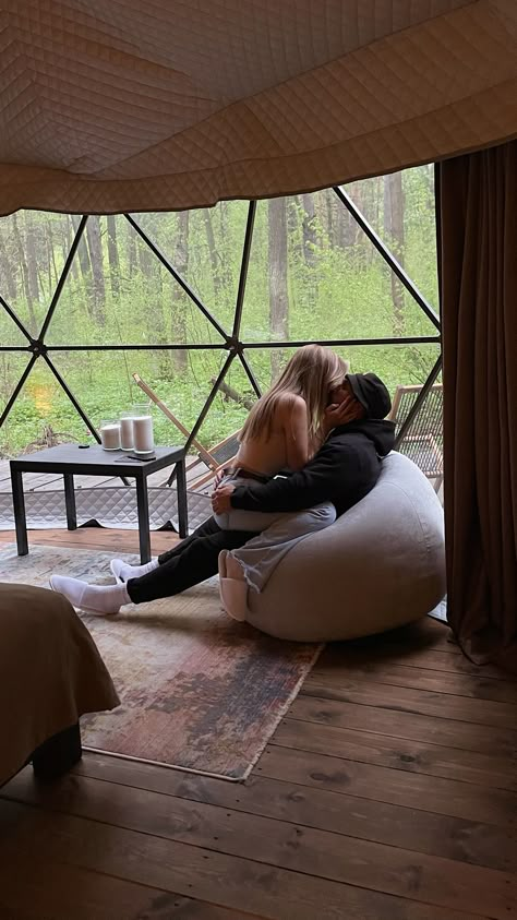 Couple Getaway Aesthetic, Couples Snuggle Aesthetic, Couple In Cabin, Cabin With Boyfriend, Couples Glamping, Hot Tub Date, Blonde Couple, Cottagecore Life, Interacial Couples