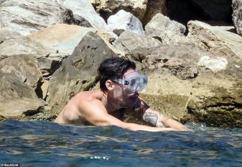 Italian Water, Solo Music, Mr Style, Olivia Wilde, Choose Love, Back Muscles, Harry Edward Styles, Edward Styles, Relax Time