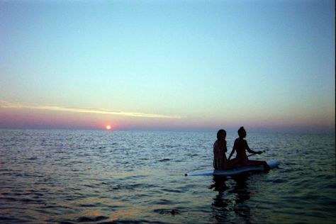 Disposable Camera Photoshoot at the Inlet #friends #fun #bridge #sunrise #sunset #disposable #camera #photoshoot #bikinis #bathingsuits #summer #aesthetic #tiktok #paddleboard #surfing Beach Disposable Pictures, Kodak Disposable Camera Pictures, Disposables Aesthetic, Film Pictures Aesthetic, Disposable Camera Summer, Film Photos Aesthetic, Disposable Camera Aesthetic, Disposable Camera Photography, Summer On Film