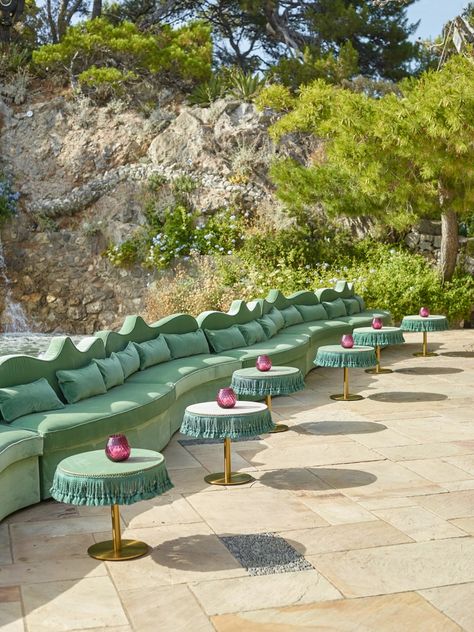 The Bride Wore Custom Oscar de la Renta for Her “Heaven on Earth” Wedding on the Amalfi Coast | Vogue Pool Decor Wedding, Outdoor Wedding Furniture, Palm Royale Aesthetic, Outdoor Cocktail Hour Wedding, Garden Pool Party, Pool Party Event, Coastal Italian, Earth Wedding, Garden Gathering