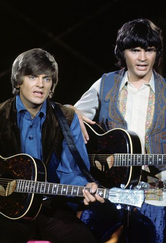 2014- Phil Everly died Jan.3 from COPD(on the left)- half of the Everly… Phil Everly, Famous Brothers, The Everly Brothers, Bye Bye Love, Frankie Avalon, Everly Brothers, Male Singers, Classic Rock And Roll, Oldies Music