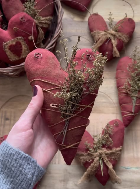 All Hearts Come Home For Christmas, Handmade Hearts Diy Crafts, Wood Hearts Diy Ideas, Valentines Day Vignettes, Cottage Core Valentines Day, Primitive Valentines Day Decor, Cottage Valentine Decor, Vintage Valentine Decor Ideas, Primitive Valentine Crafts