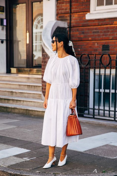 LFW Day 2 Poplin Dress Street Style, White Poplin Dress, Dress Street Style, 2020 Street Style, Fashion London, London Fashion Week Street Style, 2020 Fashion Trends, Chiffon Dress Long, Street Style Trends