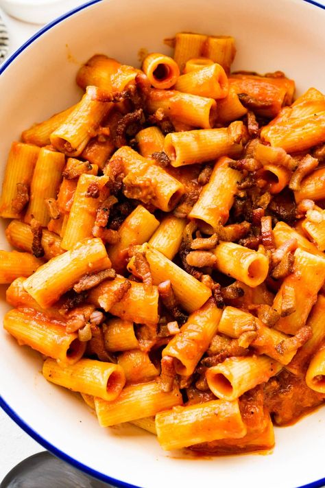 Pasta alla Zozzona Recipe (Roman Sausage Rigatoni) - CucinaByElena Rigatoni Carbonara, Amatriciana Pasta, Roman Pasta, Creamy Carbonara, Sausage Rigatoni, Free Meal Plans, Free Meal, Rigatoni, Meal Plans