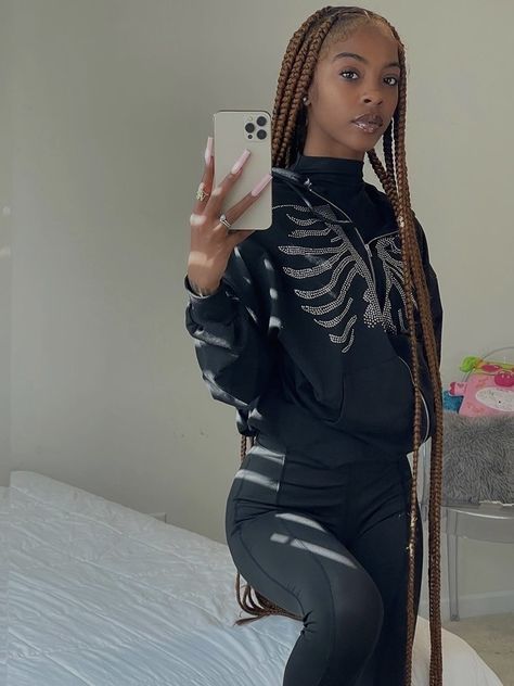 Skeleton Jacket, Hoodie Skeleton, Large Knotless, Big Box Braids Hairstyles, Braids Hairstyles Pictures, Cute Box Braids Hairstyles, Protective Hairstyles Braids, Pretty Braided Hairstyles, Knotless Braids