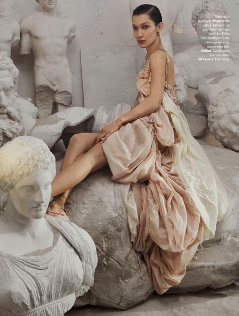 Caroline Corinth, Romantic Editorial, Txema Yeste, Editorial Campaign, Sculpture Fashion, Elle Spain, Vogue Editorial, Pics Art, Ancient Greece