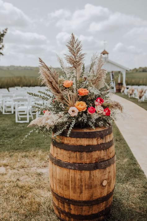 Boho Theme Wedding, Boho Wedding Ideas, Country Western Wedding, Western Themed Wedding, Western Wedding Dresses, Rustic Boho Wedding, Cowboy Wedding, Country Theme Wedding, Fall Wedding Bouquets