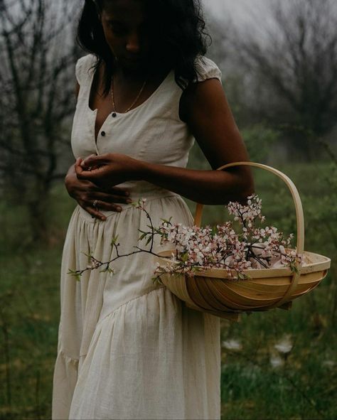 Black Cottage Core Aesthetic, Black Cottagecore Aesthetic, African Cottagecore, Cottagecore Black Women, Cottagecore Aesthetic Black Women, Black Women Cottagecore Aesthetic, Poc Cottagecore, Countryside Lifestyle, Cottagecore Poc Women