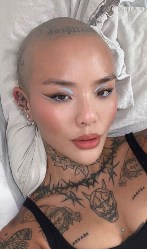 Buzz Cut Women, Shaved Head Women, Buzzed Hair, Bald Girl, Asian Short Hair, Alternative Makeup, Bald Women, Shaved Head, Perfect Brows