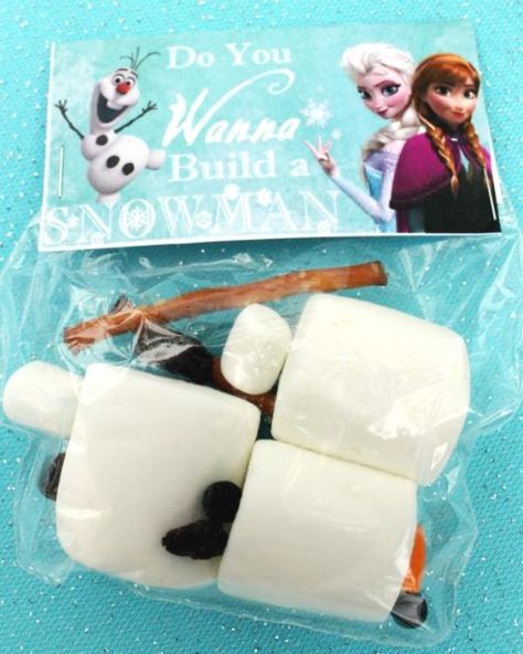 Kids will have a blast building their own snowman (as the song goes). To create their own little Olaf make packs with marshmallows, mini marshmallows, chocolate chips, pretzels, and a candy corn nose! See more party ideas and share yours at CatchMyParty.com Frozen Party Activities, Frozen Birthday Party Games, Frozen Birthday Party Ideas, Frozen Bday Party, Snowman Party, Frozen Theme Party, Frozen Theme, Build A Snowman, Frozen Birthday Party