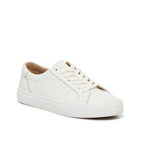 Lucky Brand-Divahna Sneaker - Women's Classic and casual, the Divahna sneakers from Lucky Brand are a staple. These kicks are crafted with a quality leather material, feature a timeless silhouette, and are complete with intricate stitching so you can look stylish, sleek, and sophisticated. White Leather Tennis Shoes, Trending Handbags, White Tennis Shoes, White Leather Sneakers, White Sneakers Women, Look Stylish, Sneaker Brands, Athletic Sneakers, Stylish Sneakers