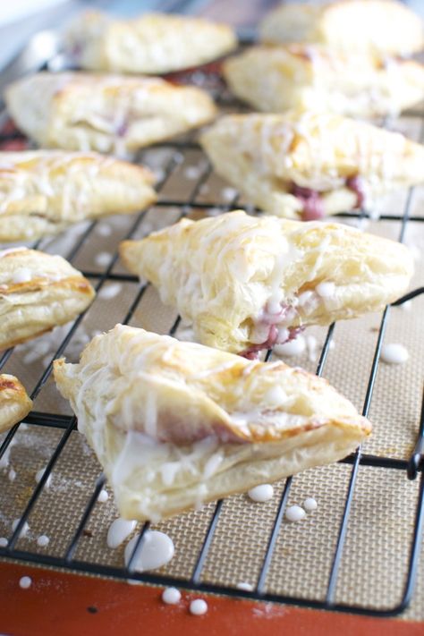 Cherry Cream Cheese Turnovers Cream Cheese Turnovers, Tart Puff Pastry, Cheese Turnovers, Cherry Turnovers, Cherry Cream Cheese, Apple Turnover, Turnover Recipes, Savory Pies, Simple Breakfast