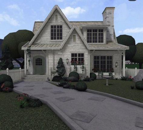 Basic Home Layout, Cute Small Bloxburg Houses Exterior, Cute Bloxburg Houses 2 Story Exterior, White Bloxburg House Exterior, Bloxburg House Ideas Exterior Small 2 Story, Simple Suburban House Exterior, Bloxburg House Modern Ideas, Bloxburg Build Ideas Exterior, Bloxburg Small House Ideas Exterior