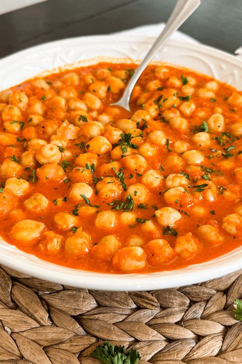 Possibly the BEST Chickpea Recipe EVER | Spanish Garbanzos a la Navarra Best Healthy Vegetarian Recipes, Vintage Italian Recipes, Mexican Garbanzo Bean Recipes, Spanish Garbanzo Bean Recipes, Dried Garbanzo Bean Recipes, Garbanzo Bean Recipe, Chic Pea Recipe, Spanish Lentils, Chick Peas Recipes