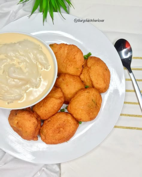 When was the last time you had this combo? 😍😃 #Akara and #Pap #bestcombo #akamu #breakfast #nigeriancuisine Akara With Pap, Nigerian Breakfast Ideas, Nigerian Delicacies, Nigerian Breakfast, Ramadan Content, African Breakfast, Nigerian Meals, Nigerian Dishes, Nigerian Foods