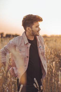 Men Photoshoot In Nature, Fall Mens Photoshoot, Outdoor Photoshoot For Men, Men Field Photoshoot, Man In Field Photography, Golden Hour Portrait Men, Photoshoot Ideas Men Outdoor, Nature Photography Poses For Men, Men Photoshoot Poses Outdoor Nature