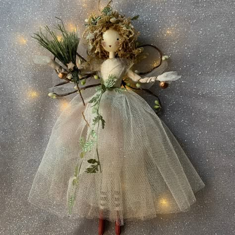 Christmas Fairy Angel Tree Ornaments Diy, Fairy Christmas Tree Ideas, Fairy Dolls Diy How To Make, Yule Fairy, Fairy Christmas Decorations, Fairy Christmas Ornaments, Fairy Dolls Handmade, Fairy Diy Crafts, Fairy Christmas Tree