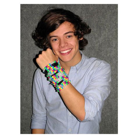 VIDEO Harry Styles supports Help Harry Help Others ❤ liked on Polyvore Harry Styles Face, Harry Styles Funny, 1d Funny, Harry Styles Cute, Harry Styles Wallpaper, Celebrity Look Alike, Harry Styles Pictures, Celebrity Style Red Carpet, Harry Styles Photos