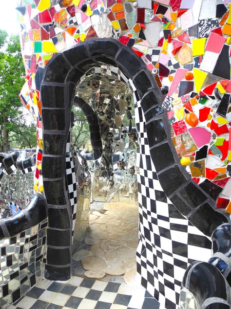 Tarot Garden || TUSCANY Italy || 2014 Garden Tuscany, Sculpture Composition, Tarot Garden, Mosaic Art Design, Garden Italy, Mosaic Tutorial, Italian Home Decor, Maximalist Art, Byzantine Mosaic