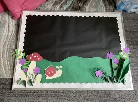 Mushroom Themed Bulletin Board, Important Info Bulletin Board, Gardening Bulletin Board Ideas, Cottagecore Bulletin Board, Daycare Nursery Room Ideas Classroom, Mushroom Bulletin Board Ideas, Forest Theme Bulletin Board Ideas, Mushroom Classroom Decor, Mushroom Door Decs