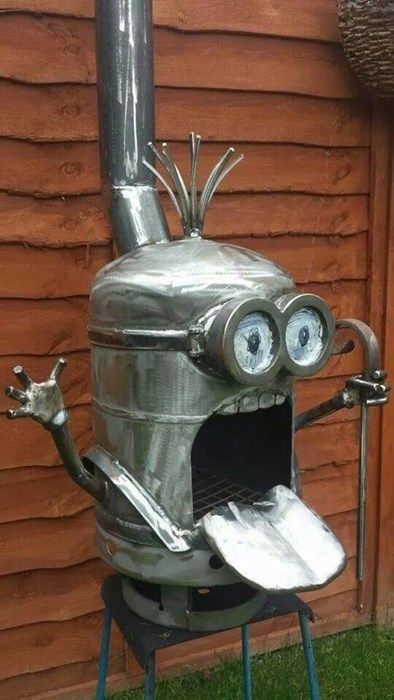 The Minions Just Want to Heat Things Up! Minion Fire Pit, Grill Diy, Diy Fire Pit Ideas, Welded Art, Diy Grill, Cool Fire Pits, Welding Ideas, Diy Fire Pit, Junk Art