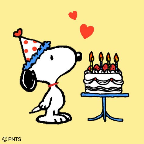 Snoopy Birthday Cards Diy, Snoopy Birthday Cards, Snoopy Birthday Images, Snoopy Birthday Invitations, Peanuts Happy Birthday, Peanuts Art, Birthday Drawings, Birthday Snoopy, Snoopy Drawing