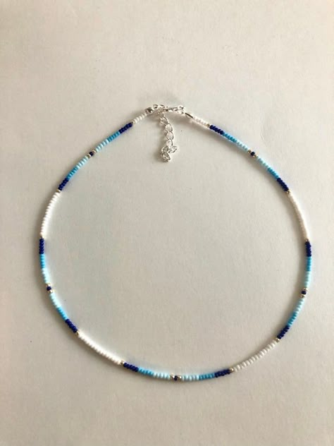 Blue Bead Necklace, Glass Bead Jewelry Ideas, Small Beads Necklace, Diy Braided Bracelet, Diy Jewelry Rings, Preppy Jewelry, Blue Beaded Necklace, Beaded Jewels, Diy Bracelet Designs