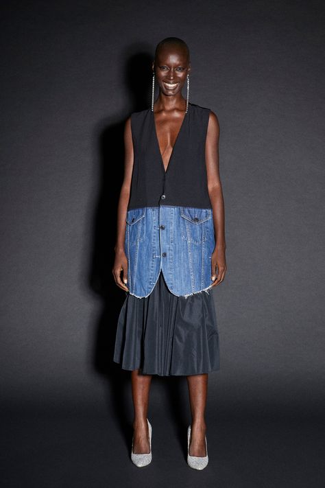 Lutz Huelle, Ropa Upcycling, Bohemian Jewels, Upcycled Denim Jacket, Spring 2023 Ready To Wear, 2023 Ready To Wear Collection, Denim Inspiration, Denim Projects, 2023 Ready To Wear