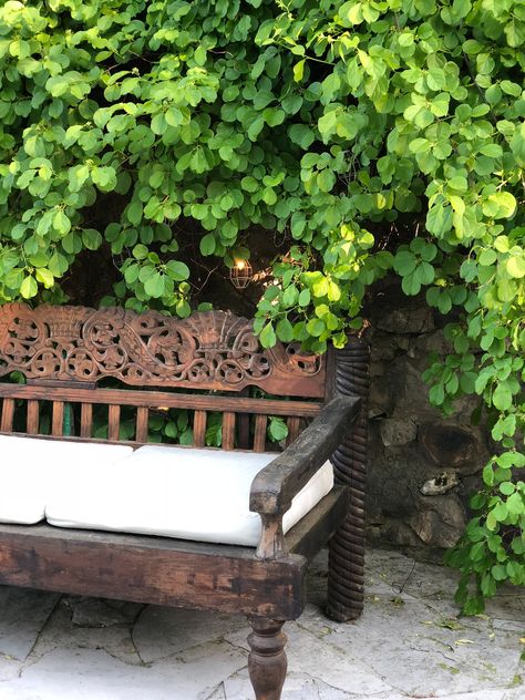 bali furniture Antique Outdoor Furniture, Spanish Terrace, Coastal Beach House Exterior, Mexico Decor, Mediterranean Patio, Bali Furniture, Indonesian Furniture, Spanish Furniture, Carved Bench