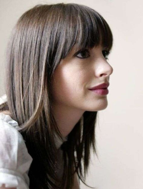 formas de llevar cabello lacio fleco Medium Straight Haircut, Medium Length Hair Straight, Straight Across Bangs, Straight Hair Cuts, Nice Hair, Long Hair Girl, Anne Hathaway, 인물 사진, Hair Today