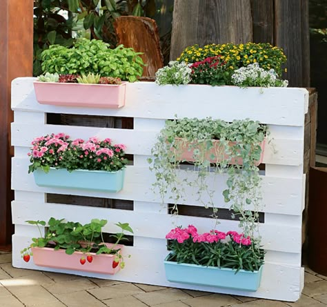 Pallet Projects Garden, Euro Pallets, Fence Planters, Pallet Patio Furniture, Pallet Planter, Plant Box, Garden Decor Projects, Hanging System, Pallets Garden