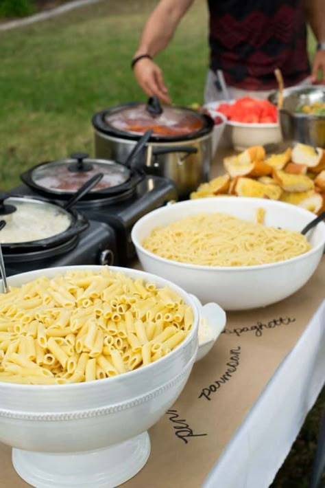 Graduation Party Finger Food Ideas, Food Bar Ideas, Party Food Bars, Fall Backyard, Backyard Graduation Party, Graduation Party Foods, Senior Graduation Party, Pasta Party, Pasta Bar