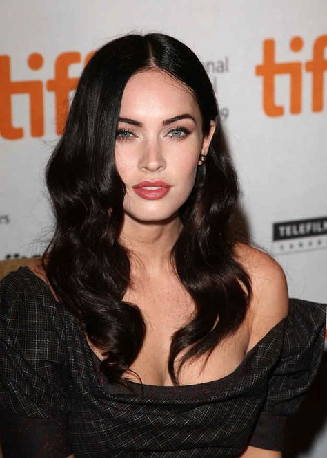 2009 - Megan Fox's Ever-Changing Face Through The Years Jennifer’s Body, Megan Fox Hair, Fox Makeup, Jennifer Check, Hair Colorful, Megan Denise Fox, Jennifer's Body, Long Dark Hair, Female Head