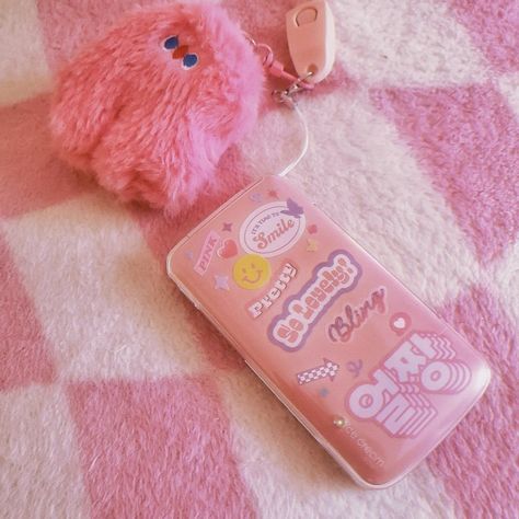 Lg Ice Cream Flip Phone, Lg Flip Phone, Flip Phone Aesthetic, Phone Aesthetic, Flip Phone, Phone Stuff, Old Phone, Flip Phones, Nice Cream