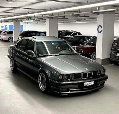 Serie Bmw, Dream Cars Bmw, Bmw Classic Cars, Bmw E34, Bmw E38, Bmw Alpina, Bmw Classic, Euro Cars, Street Racing Cars