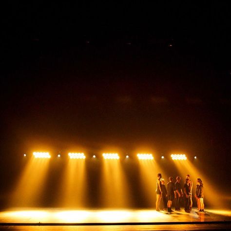 Stage Lighting Design Dance, Yellow Stage Lighting, Lighting Stage Design, Theatre Lighting Design Inspiration, Dance Stage Design, Stage Lights Aesthetic, Theater Lighting Design, Stage Lighting Theater, Light Stage Design