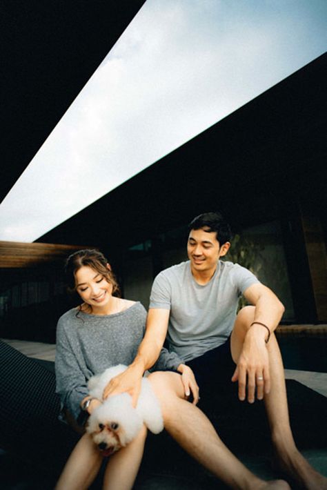 It’s a Cozy Day at Home for Kryz Uy and Slater Young’s Post-Wedding Shoot | https://brideandbreakfast.ph/2020/03/30/kryz-uy-slater-young-post-wedding/ Kryz Uy Outfits, Chill Prenup Ideas, Cozy Prenup Ideas, Slater And Kryz, Kryz Uy And Slater Prenup, Prenup Photoshoot Raining, Slater Young, Kryz Uy, Wedding Philippines