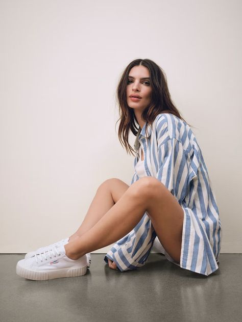 Emily Ratajkowski x Superga Dropped The Perfect White Sneaker Superga Sneakers Outfit, Superga Outfit, Keds Style, Famous Models, Emily Ratajkowski, Celebrity Outfits, Striped Fabrics, Minimalist Outfit, Global Fashion