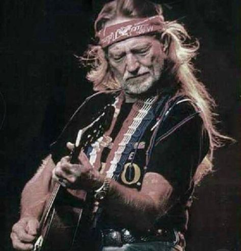 Roll me up and smoke me when I die ~ Willie Nelson ✌🏼Have a Willie nice day 💚  #willienelson Willy Nelson, Lukas Nelson, Old Country Music, Country Musicians, Outlaw Country, Older Man, Southern Rock, Country Music Artists, Rock N’roll