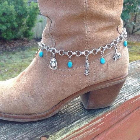 Mode Country, Cowboy Boot Purse, Boot Charm, Boot Charms, Candy Bracelets, Leather Anklets, Boot Chains, Jewelry Diy Ideas, Boot Bracelet