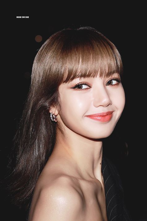 Lisa Hair, Lisa Black, Lisa Bp, Lisa Manoban, Lisa Lalisa, Lisa Blackpink Wallpaper, Lalisa Manobal, Lisa Blackpink, Blackpink Photos