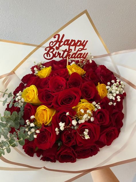 Yellow And Red Flower Bouquet, Red And Yellow Roses Bouquet, Red And Yellow Bouquet, Birthday Ramo, Red Flower Bouquet, Happy Birthday Bouquet, Roses Birthday, Red And Yellow Roses, Food Bouquet