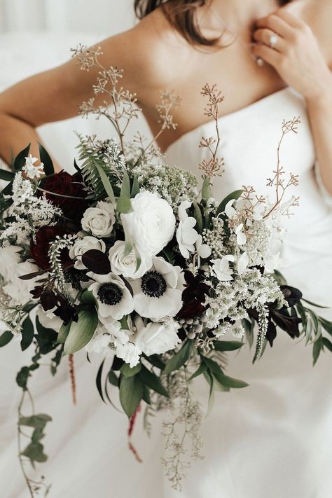 bridal bouquet in black and white Bouquet Black And White, Black Wedding Flowers, Anemone Bouquet, Greenery Wedding Bouquet, Black And White Wedding Theme, White Anemone, White Wedding Bouquets, Black White Wedding, White Wedding Flowers