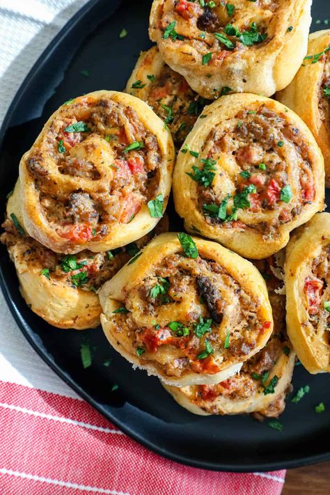 Sausage Cream Cheese Pinwheels Sausage Cream Cheese Pinwheels, Sausage Pinwheels Cream Cheese, Spinach Appetizers, Sausage Pinwheels, Cream Cheese Sausage, Sausage Puffs, Sausage Cream Cheese, Jambalaya Recipe Easy, Crescent Dough Sheet