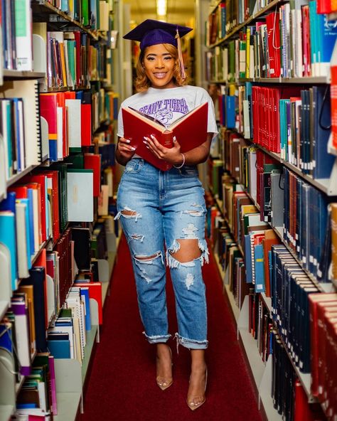 Yusef Davis | Photographer on Instagram: “4️⃣ Days away grads!!! 🎓🎉⁣ ⁣ @urnott_kels & I went all over @lsu for her grad shoot and found somewhere unique for a few of her shots 💜💛.…” Fsu Graduation, Masters Graduation Pictures, Graduation Outfit College, Grad Picture Ideas, Nursing Graduation Pictures, Masters Graduation, Grad Shoot, College Graduation Pictures Poses, College Graduation Photoshoot