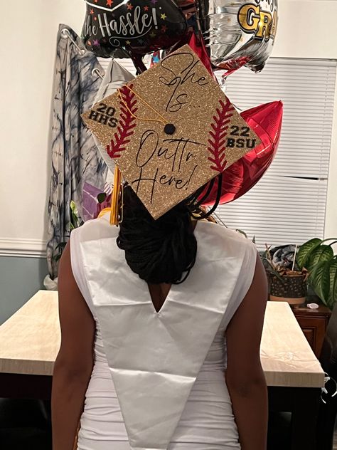 Throwing Graduation Caps Aesthetic, Graduation Cap Designs Softball, Sports Graduation Cap, Softball Graduation Cap, Volleyball Graduation Cap, Cap Throwing Graduation, Sport Management Graduation Caps, Cap Decoration Graduation High School, Grad Hat