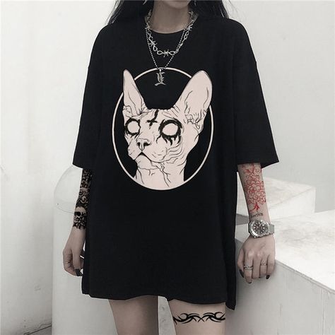 Size chart: White And Black Cat, Hipster Tops, Shirts Streetwear, Graphic Tee Style, Summer T Shirts, Knitted Cat, Cat Graphic Tee, Cat Hoodie, Cat Graphic