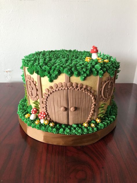 Lotr Smash Cake, Hobbit Smash Cake, Hobbit 1st Birthday, Lord Of The Rings Cake Ideas, Lord Of The Rings Cake Birthdays, Lord Of The Rings Smash Cake, Hobbit First Birthday, Hobbit Birthday Cake, Lotr Cake Birthday