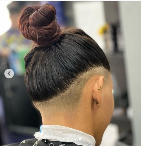 Stylish Haircuts For Boys, Man Bun Curly Hair, Cool Bun, Undercut Natural Hair, Mens Long Hair Undercut, Taper Fade Long Hair, Long Hair Undercut, Boys Haircuts Curly Hair, Very Short Hair Men