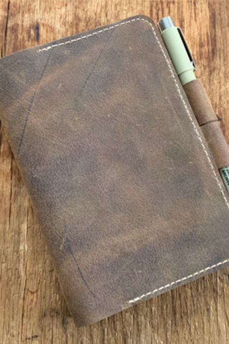 Easy Leather Projects For Beginners, Leather Field Notes Cover Pattern, Making Leather Journals, Diy Field Notes Notebook, Leather Cover Journal, Leather Book Covers Diy, How To Make A Leather Journal, Diy Leather Journal Cover How To Make, Leather Field Notes Cover